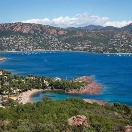 Casa de Férias House Avec Piscine Au Coeur Des Golfs A Saint Raphael *